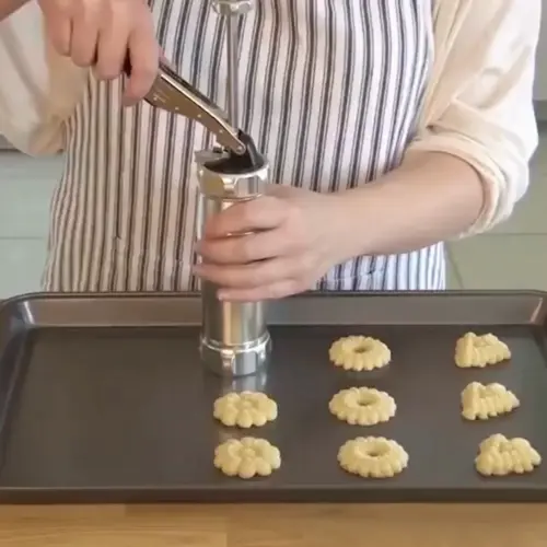 DekorPro 2u1 - Set za pravljenje keksa i dekoraciju kolača