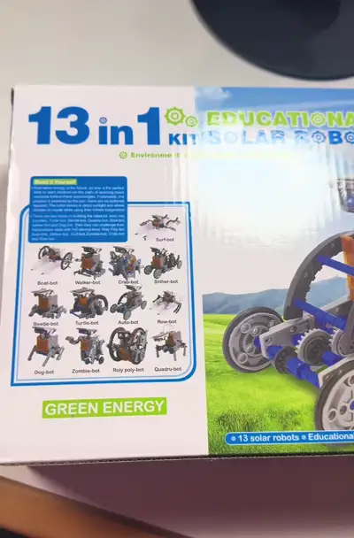 Zabavno kretanje solarnog robota u hodu