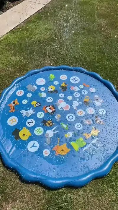 Dinamični vodeni efekti SplashyPool prskalica u pokretu